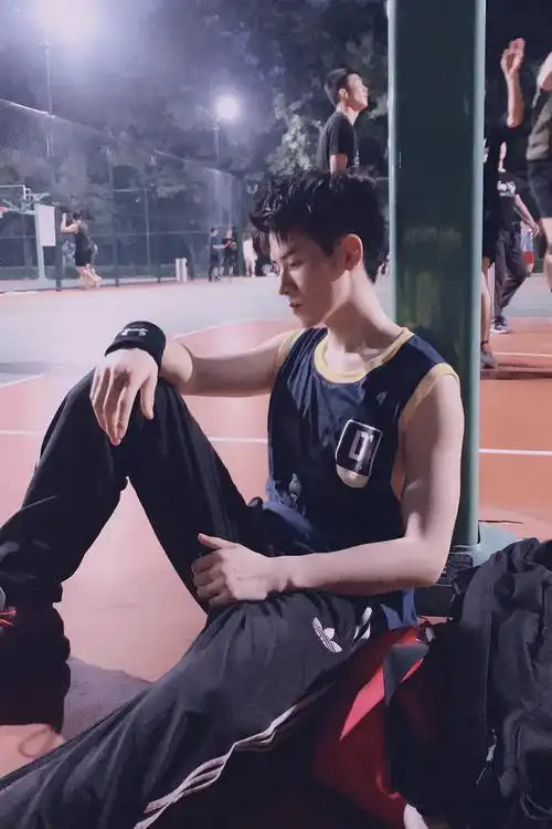 73任豪身材比例73任豪生图任豪帅任豪电竞任豪古装任豪舞台表情