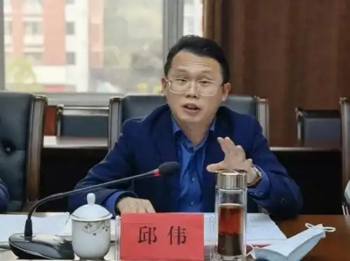 区委副书记邱伟出席会议并讲话,区委常委,常务副区长刘铸主持会议.