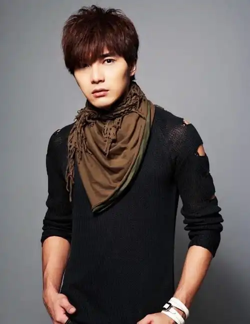 葛斯齐称手握贺军翔与酒店美女亲吻证据,经纪人发声回应