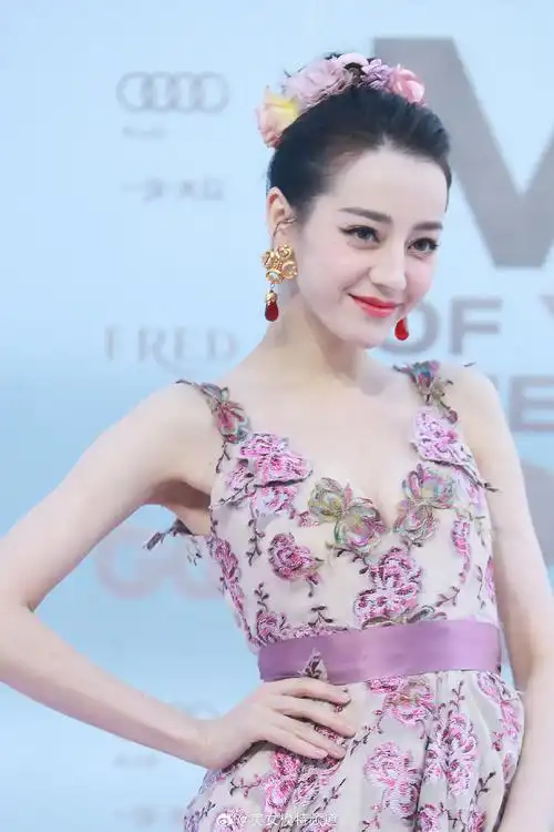 迪丽热巴盛典红毯现场