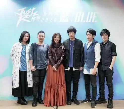 另外一个五月天主唱"阿信",亦如信乐团"阿信",自此疯狂地迷恋上她,从