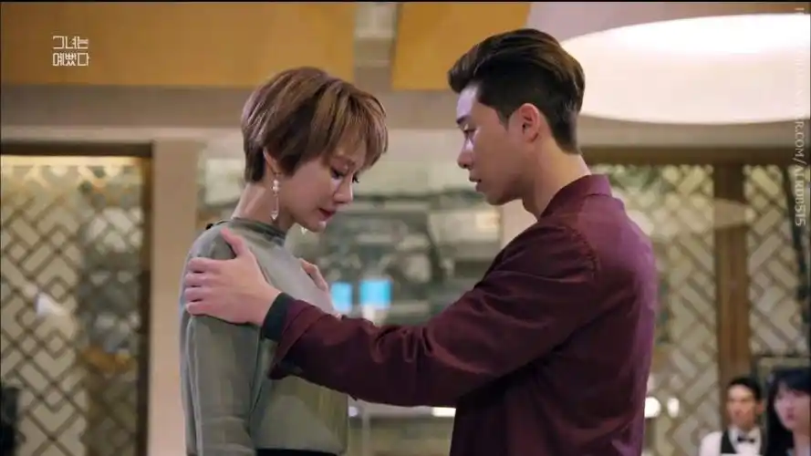 人民网10月20日讯 韩国电视剧《她很漂亮》正在热播中,黄静茵(又译黄