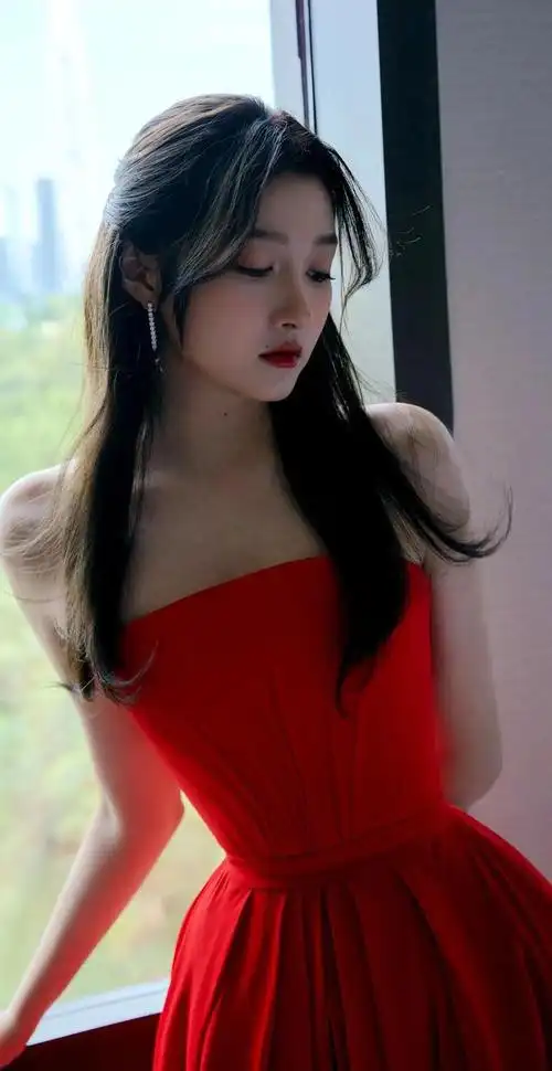 红色裹胸性感小礼服,绝色魅力关晓彤_网易订阅