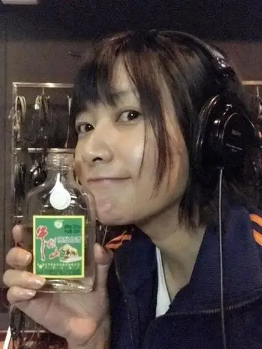 徐静蕾爱好广泛抽烟喝酒和书法样样精通对待婚姻的态度很西方