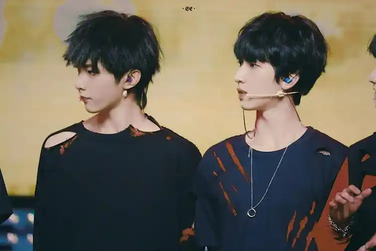 怎么区分刘耀文和严浩翔? - 知乎