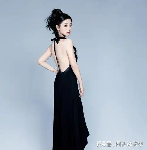 杨紫最新造型嫩出新高度扎挑染双马尾娇俏可人身材纤瘦好少女