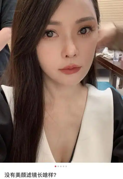 53岁伊能静晒近照无滤镜下皮肤细腻如少女纤细大长腿抢镜