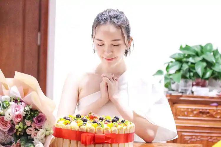 吕佳容生日许愿