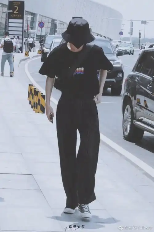 但是该有的都有这大长腿看的让人太舒适了@时代少年团队长-马嘉祺