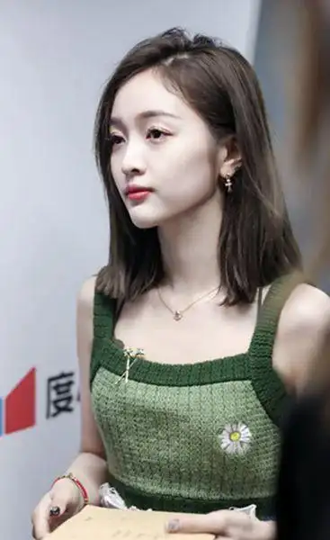 女星锁骨发:宋慧乔干练少女感十足