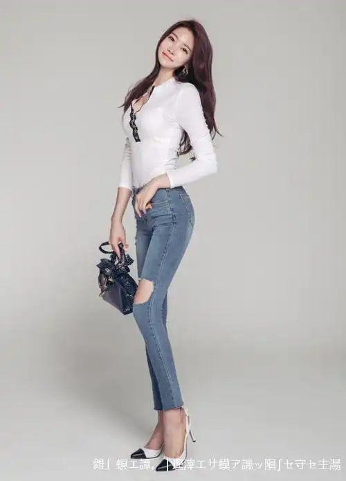 爱穿紧身牛仔裤的美女,小姐姐的身材完美