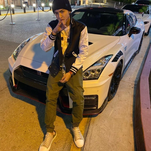 吴亦凡周杰伦比拼豪车