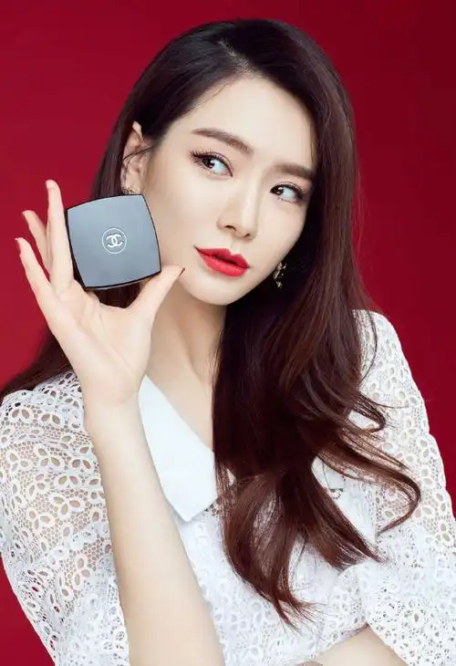 戚薇广告代言时尚性感大片写真图片