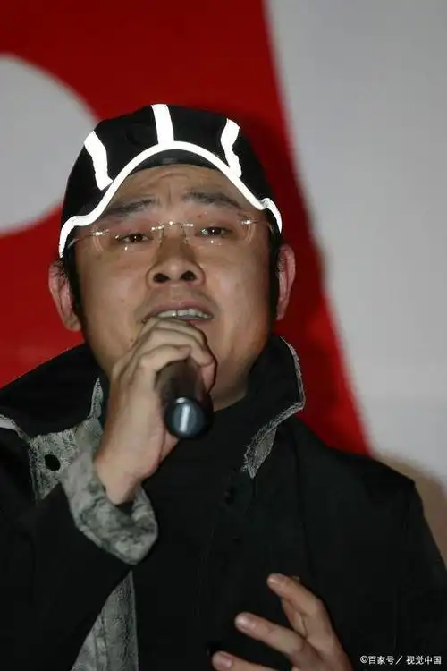 近日,著名歌手刀郎推出了新歌《罗刹海》,引起了广泛关注.