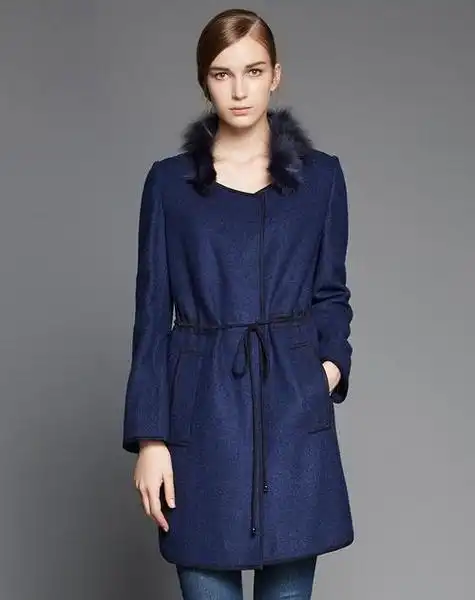 深蓝色外套搭配什么颜色内搭?浅色和深蓝的对比,你更中意谁