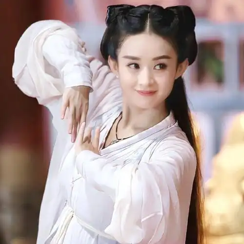 花千骨#宣传小能手赵老师上线啦～15年活泼灵动的可爱小骨在很多人