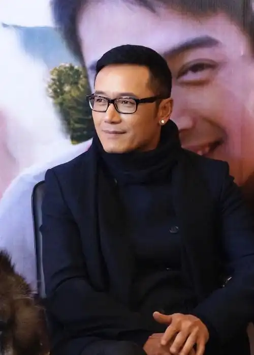 戚美珍与苗侨伟近照曝光,素颜出镜很年轻,在加拿大与徐静蕾小聚