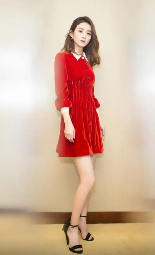 赵丽颖穿最大码衣服亮相活动,当拍摄个全身那一刻,肚子实力抢镜