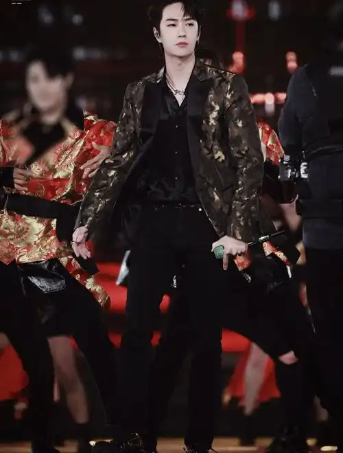 王一博!舞台气势这块没输过!这个男人太帅了!