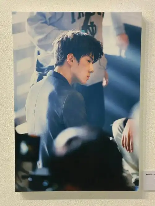 吴世勋超话#吴世勋##吴世勋颜值天才#    没见过的梁渠教授的照片61