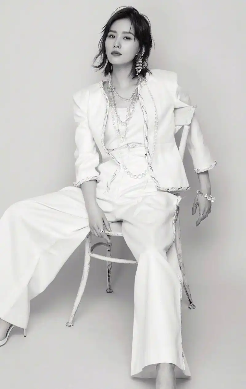 刘诗诗最新时尚杂志封面大片