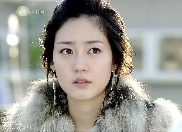 下一张 成宥利 1981年03月03日 双鱼座 《雪之女王