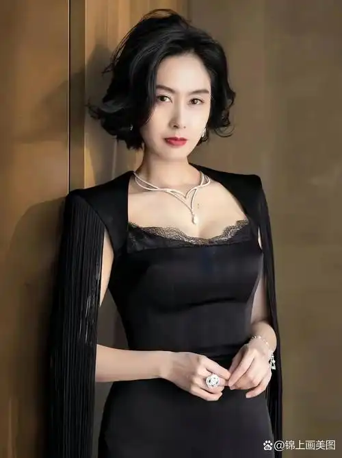 最近冲浪的时候刷到朱茵的高清写真,直接给我美麻了!