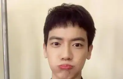 这几款男生刘海发型千万不要剪我怕你太过帅气