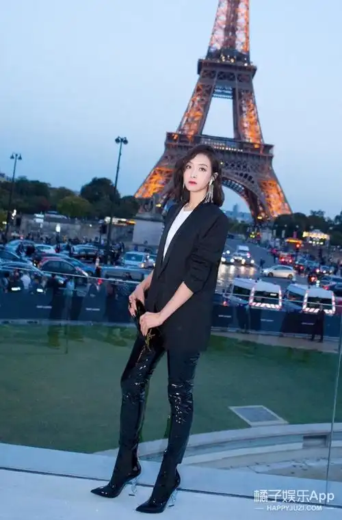 宋茜演绎经典吸烟装变身叛逆酷帅girl