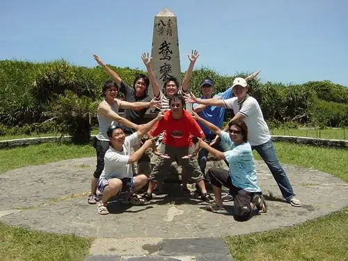真的是光阴似箭  当初八人帮第一次团体旅行  我们摆出许多白痴的姿势