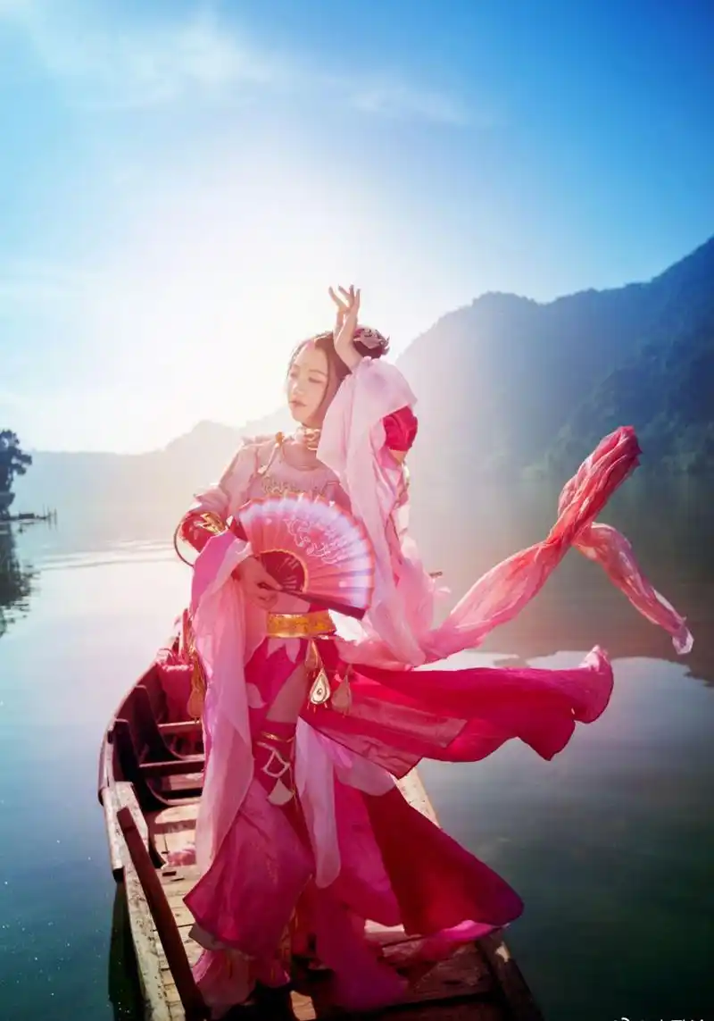 剑网3七秀cos:由来碧落银河畔,可要金风玉露时