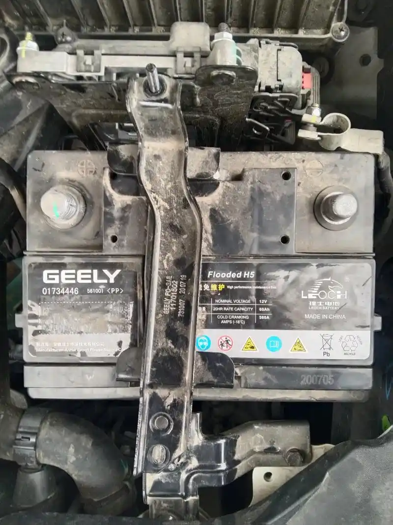 吉利远景 电瓶以旧换新安装完成#汽车电瓶 #专业的事交给专业 - 抖音