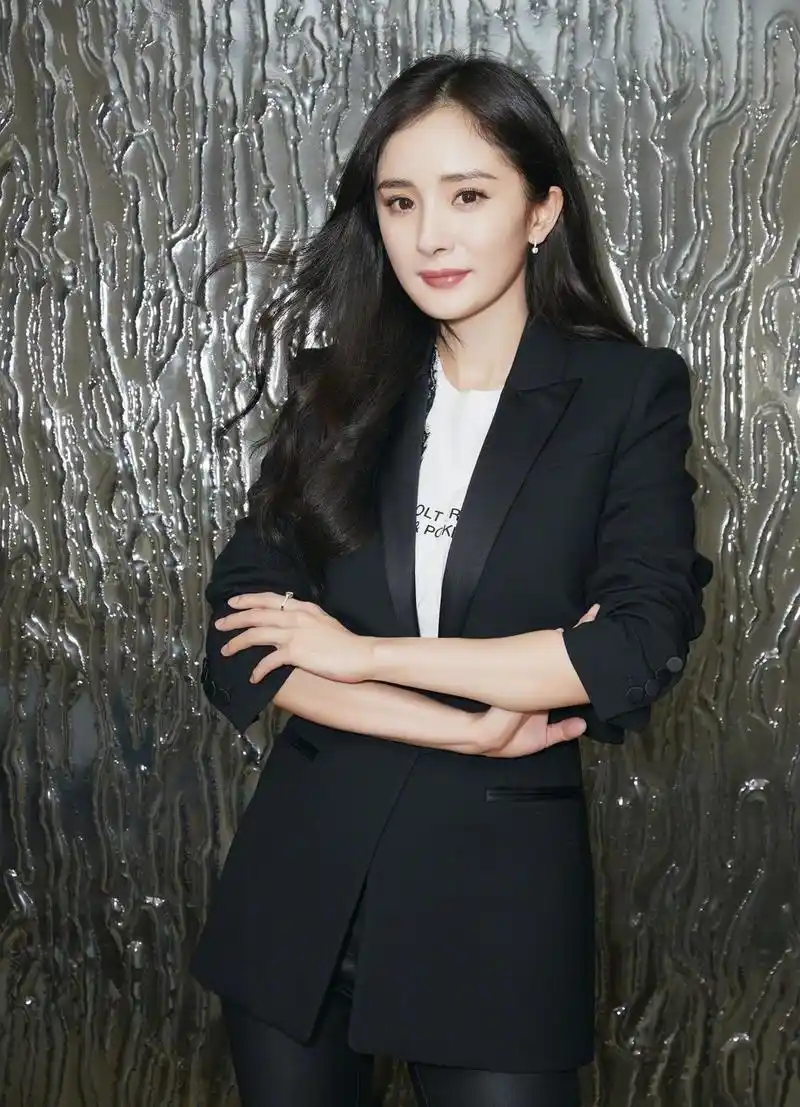 杨幂西装皮裤这一身什么水平zt