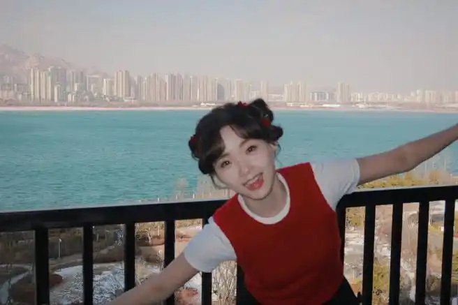 吕小雨超话#一张照片宣布开工#  这个年一眨眼就过完了 耶嘿