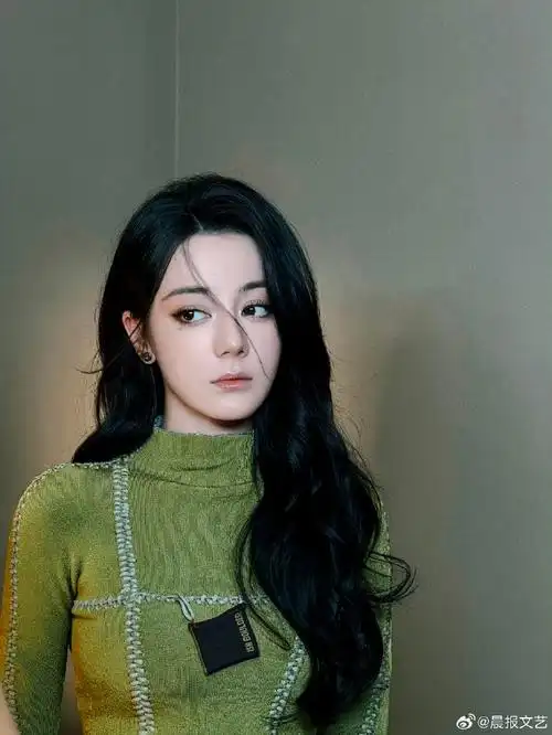 是谁还没看到@dear-迪丽热巴的新图?真的被美到啦!