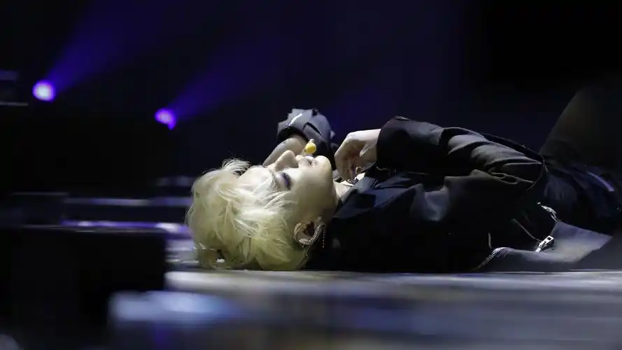 人气小鲜肉黄子韬最新时尚写真高清桌面壁纸