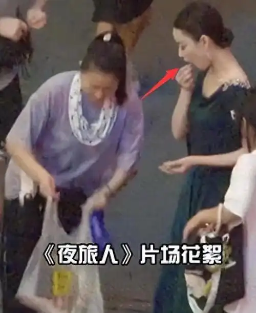 回顾明星助理浴缸陪睡手接口水虐待助理这些明星哪来优越感