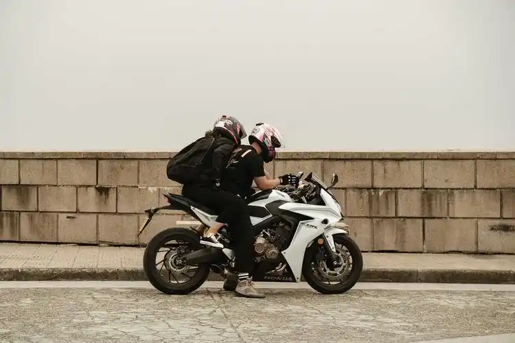 想起了电影《天若有情》