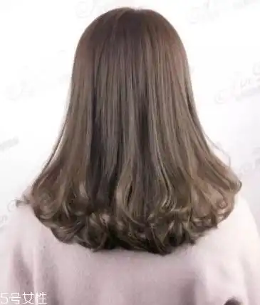 中长发烫发尾卷显老吗长发烫发尾发型图片2022