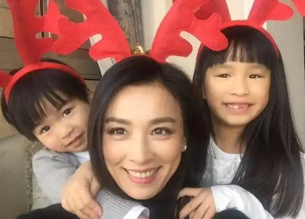 林瑞阳儿女现身法国打扮成熟身材火辣张庭近照黝黑发福