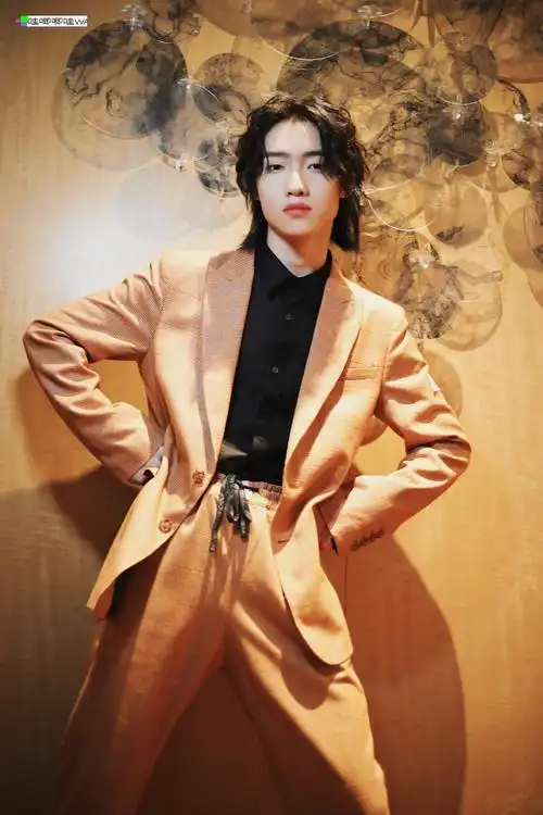 邓典首张个人mini专辑##邓典瞳孔