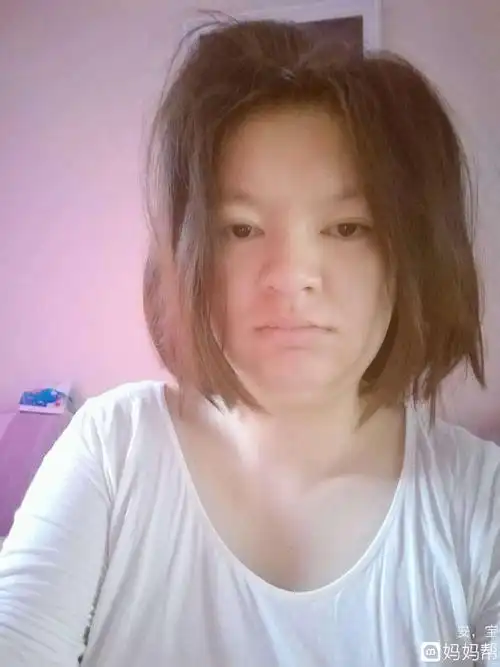 女孩长得黑胖丑,身边却有