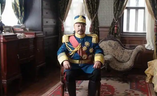 袁世凯生命最后半年一天吃10顿饭走起路来像只鸭子般摇摇晃晃