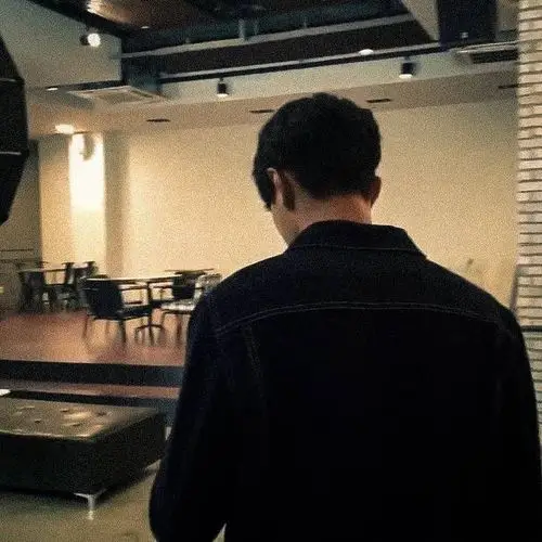 赖冠霖分享200112赖冠霖背影杀合集分享帅气小赖值得世界温柔以待