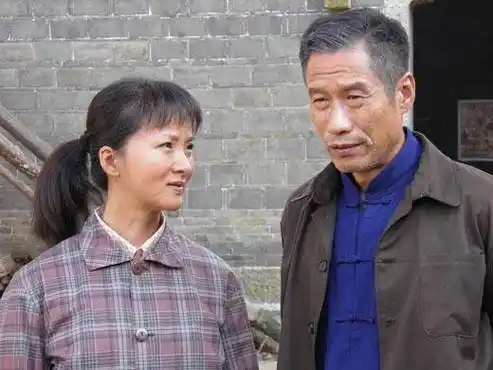 62岁老戏骨刘佩琦初见岳母被拒与妻子相爱29年如今生活幸福