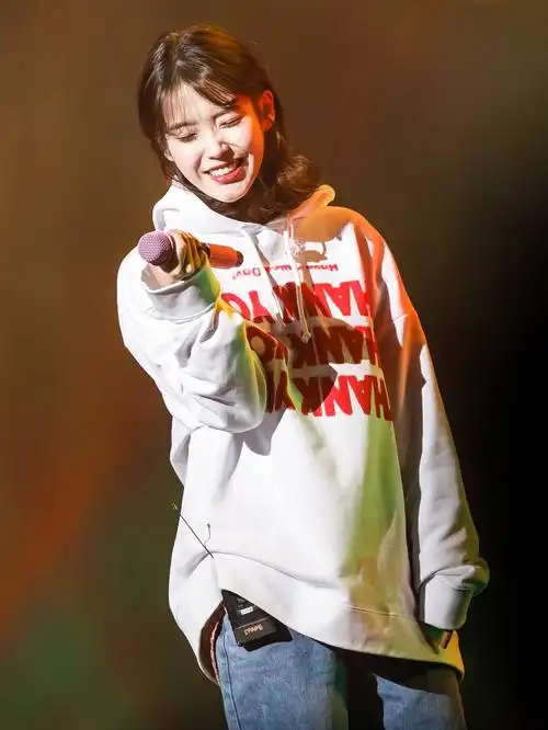 iu宽松外套套头chic长袖印花字母连帽上衣卫衣