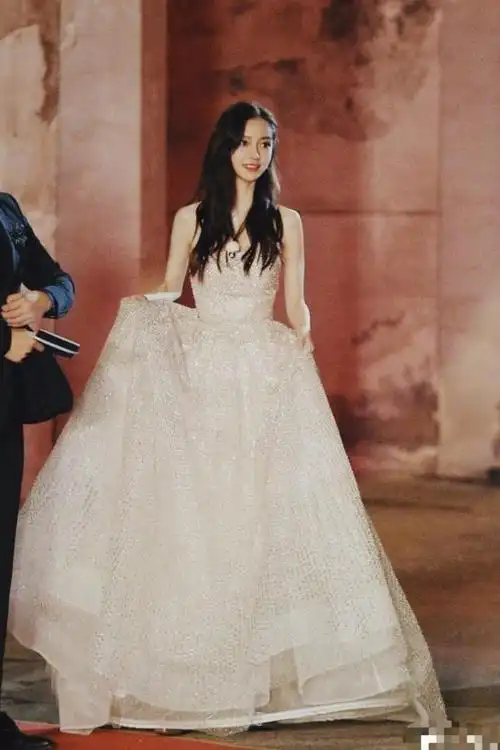 新一季奔跑吧路透曝光angelababy穿公主裙美艳动人