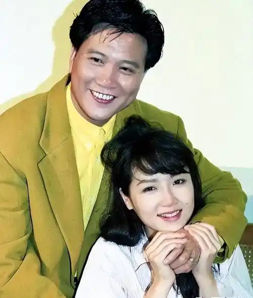 一婚娶美女,二婚娶小16岁空姐,如今沦落到跑商演_万梓良_恬妞_邵逸夫