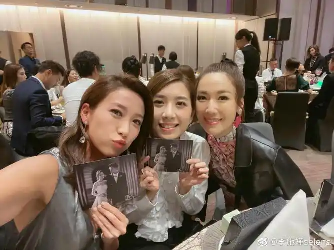 胡说八道再出游独缺黄智雯,胡杏儿产后塑身快,胡定欣合影显心机