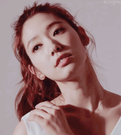 朴信惠性感女神可爱gif动图_动态图_表情包下载_soogif